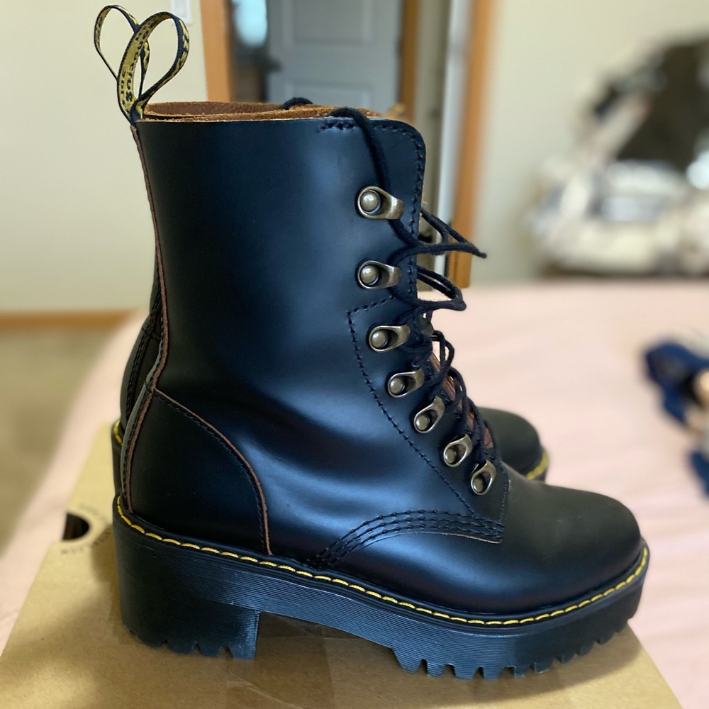 Dr. Martens Leona combat boot